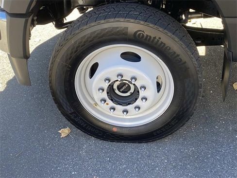 New 2026 Ford F550 4x4 Crew Cab image 5