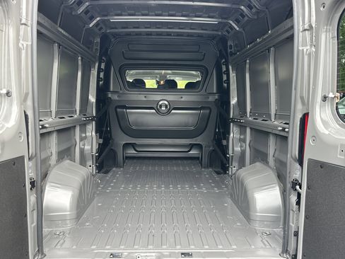 New 2025 RAM ProMaster 2500 w/ Crew Van Package FWD image 14