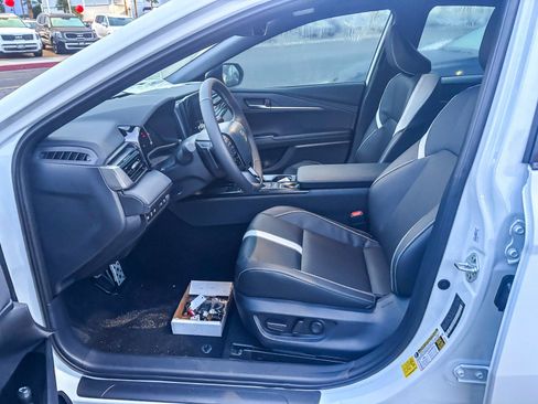 New 2026 Toyota Camry Hybrid FWD image 19