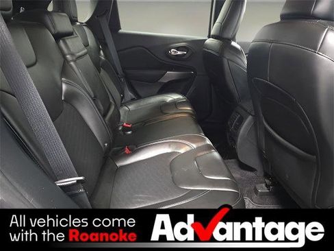 Used 2019 Jeep Cherokee Latitude Plus w/ Comfort/Convenience Group image 18