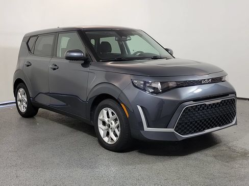 Used 2023 Kia Soul S FWD image 1
