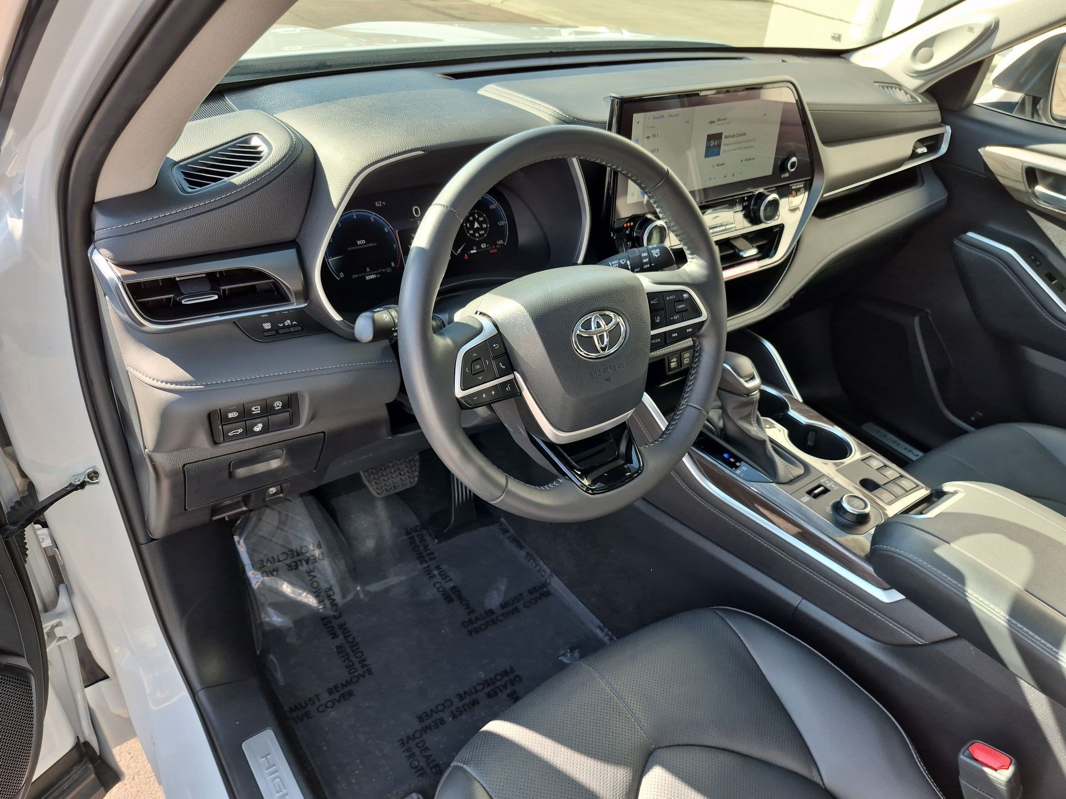 Used 2024 Toyota Highlander Limited AWD/4WD image 17