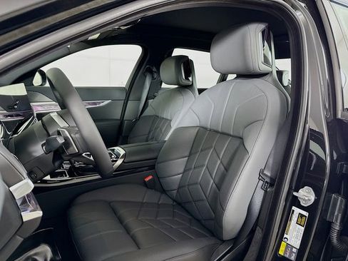 Used 2026 BMW i7 xDrive60 image 22