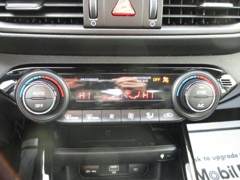 Used 2024 Kia Forte GT-Line w/ GT-Line Premium Package image 17