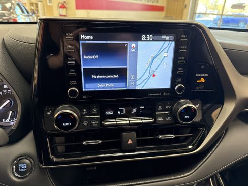 Used 2022 Toyota Highlander XLE image 41
