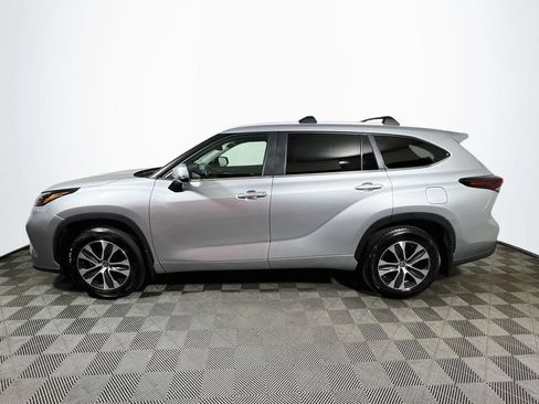 Certified 2024 Toyota Highlander XLE AWD/4WD image 4