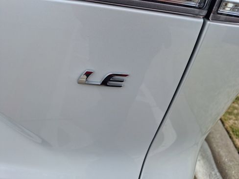 Used 2025 Toyota Corolla Cross LE image 12