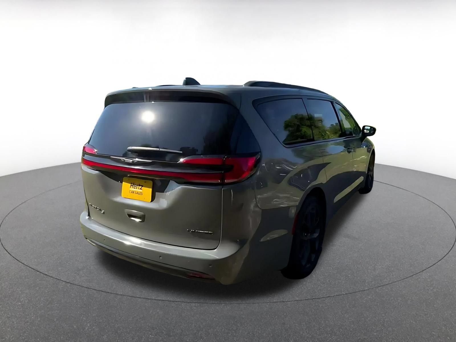 Used 2025 Chrysler Pacifica Limited FWD image 14