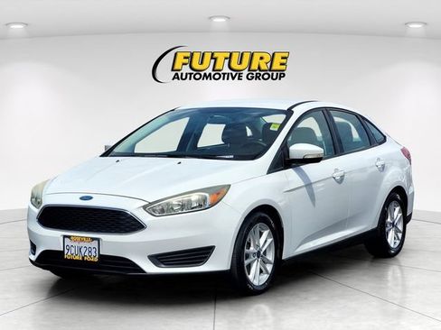 Used 2016 Ford Focus SE w/ SE Power Seat Package FWD image 8