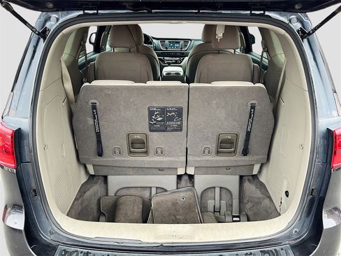 Used 2020 Kia Sedona LX image 25