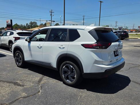 Used 2025 Nissan Rogue SV FWD image 9