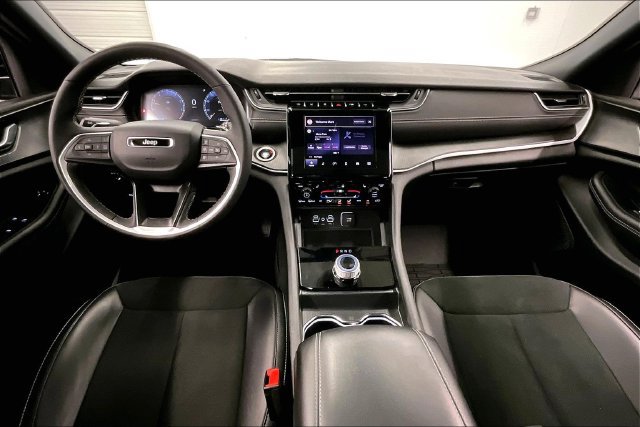 Used 2025 Jeep Grand Cherokee L Altitude AWD/4WD image 18