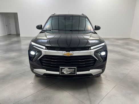 Used 2025 Chevrolet TrailBlazer LT AWD/4WD image 2