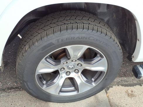 Used 2019 RAM 1500 Laramie AWD/4WD image 21