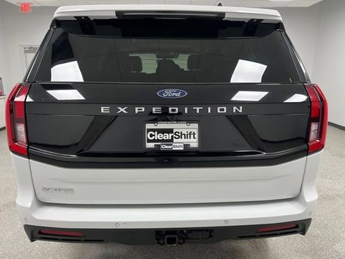 Used 2025 Ford Expedition Active AWD/4WD image 9