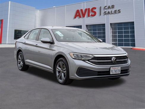 Used 2024 Volkswagen Jetta SE image 3