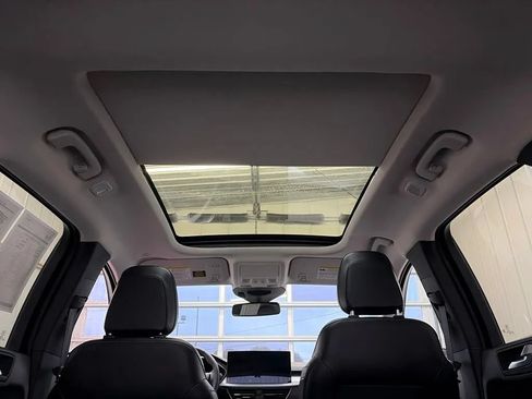 Used 2025 Ford Escape Platinum AWD/4WD image 18