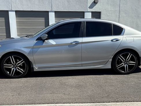 Used 2017 Honda Accord Sport image 2