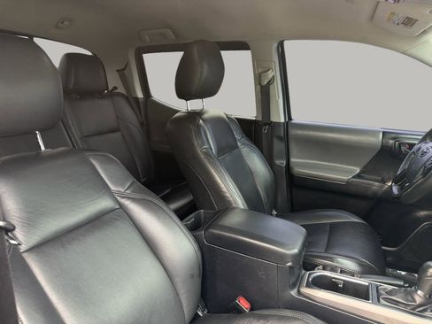 Used 2020 Toyota Tacoma SR5 image 15