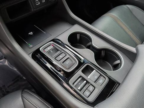 Used 2024 Honda Pilot Touring image 14