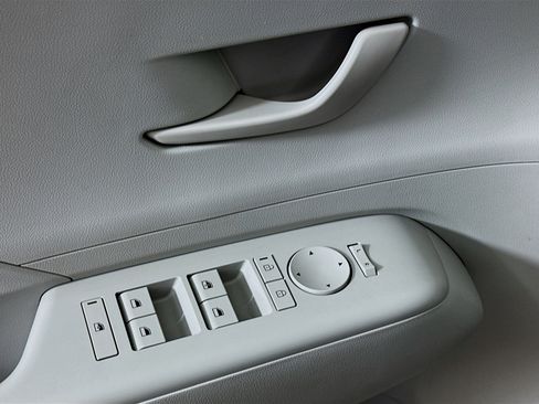 Used 2025 Hyundai Kona SEL image 15