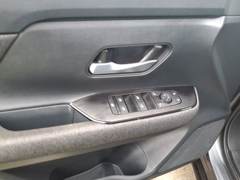 Certified 2025 Nissan Kicks SV FWD image 20