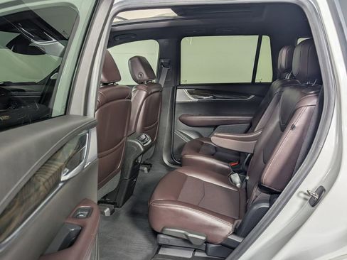 Used 2021 Cadillac XT6 Premium Luxury w/ LPO, Floor Liner Package AWD/4WD image 21