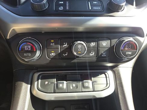 Used 2023 GMC Acadia SLT AWD/4WD image 13