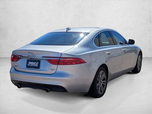 Used 2017 Jaguar XF 35t image 5