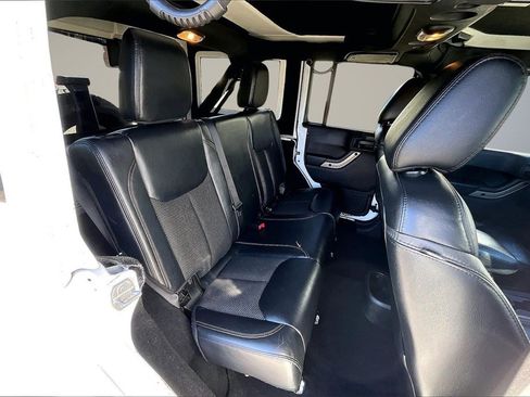 Used 2017 Jeep Wrangler Unlimited Sahara image 22