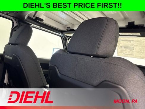 New 2026 Jeep Gladiator Rubicon w/ Steel Power Dome Hood Package AWD/4WD image 12