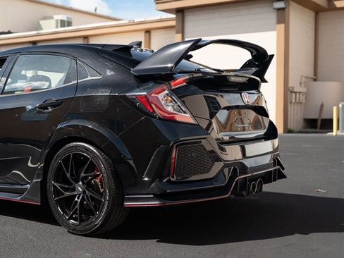 Used 2017 Honda Civic Type R image 18