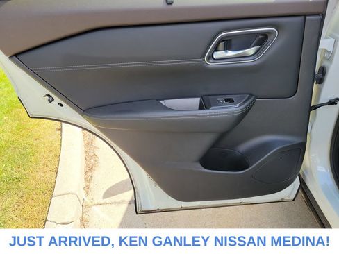 Certified 2023 Nissan Rogue Platinum w/ Platinum Premium Package AWD/4WD image 17