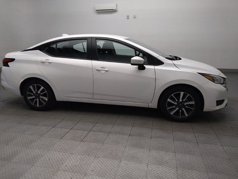 Used 2025 Nissan Versa SV FWD image 11