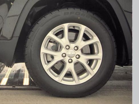 Used 2016 Jeep Cherokee Latitude w/ Safety/Convenience Group image 6