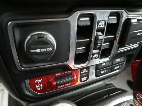 Used 2025 Jeep Wrangler Unlimited Rubicon 4xe w/ Safety Group AWD/4WD image 19