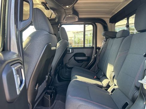 Certified 2024 Jeep Gladiator Rubicon w/ Technology Group image 10