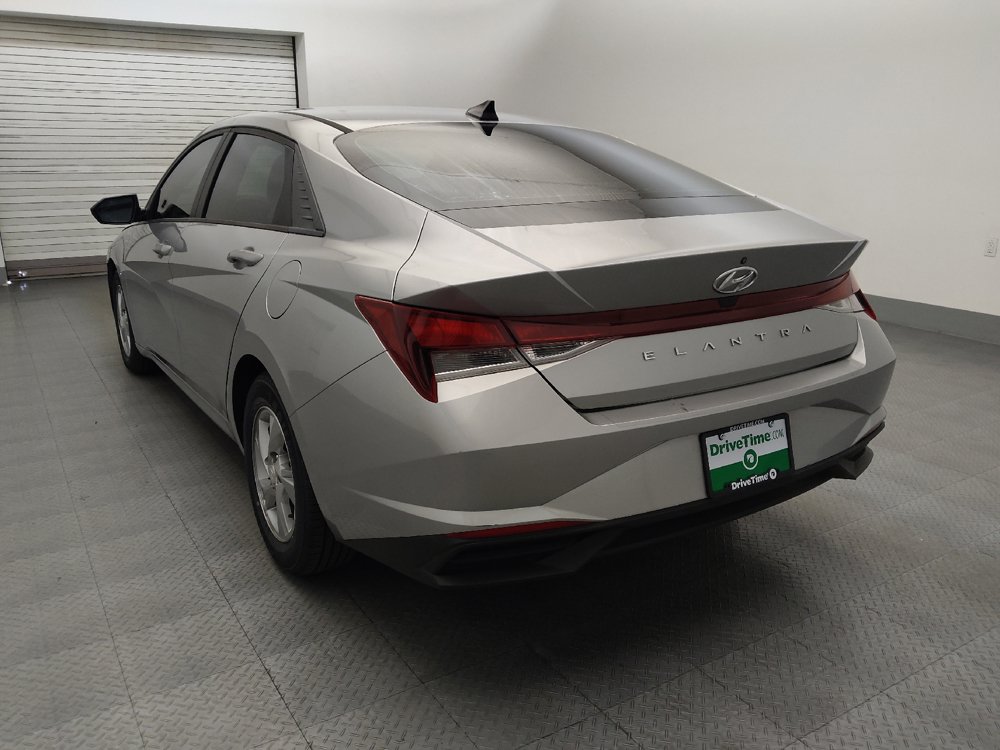 Used 2021 Hyundai Elantra SE FWD image 5