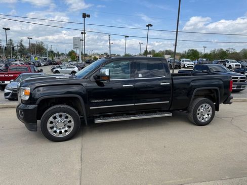 Used 2019 GMC Sierra 2500 Denali w/ Duramax Plus Package image 10