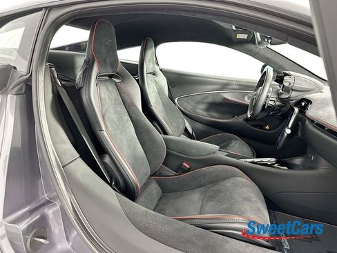 Used 2024 McLaren Artura image 12