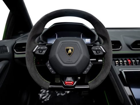 Used 2024 Lamborghini Huracan EVO AWD/4WD image 4