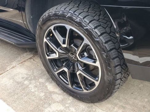 Used 2022 Chevrolet Tahoe RST w/ Sport Performance Package image 10