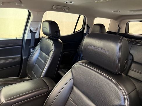 Used 2021 GMC Acadia Denali w/ Denali Technology Package FWD image 31