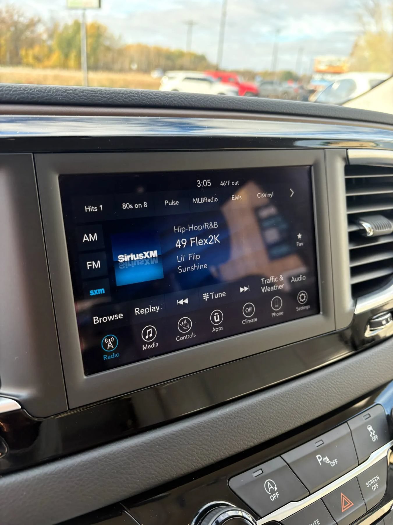Used 2018 Chrysler Pacifica Touring-L FWD image 23