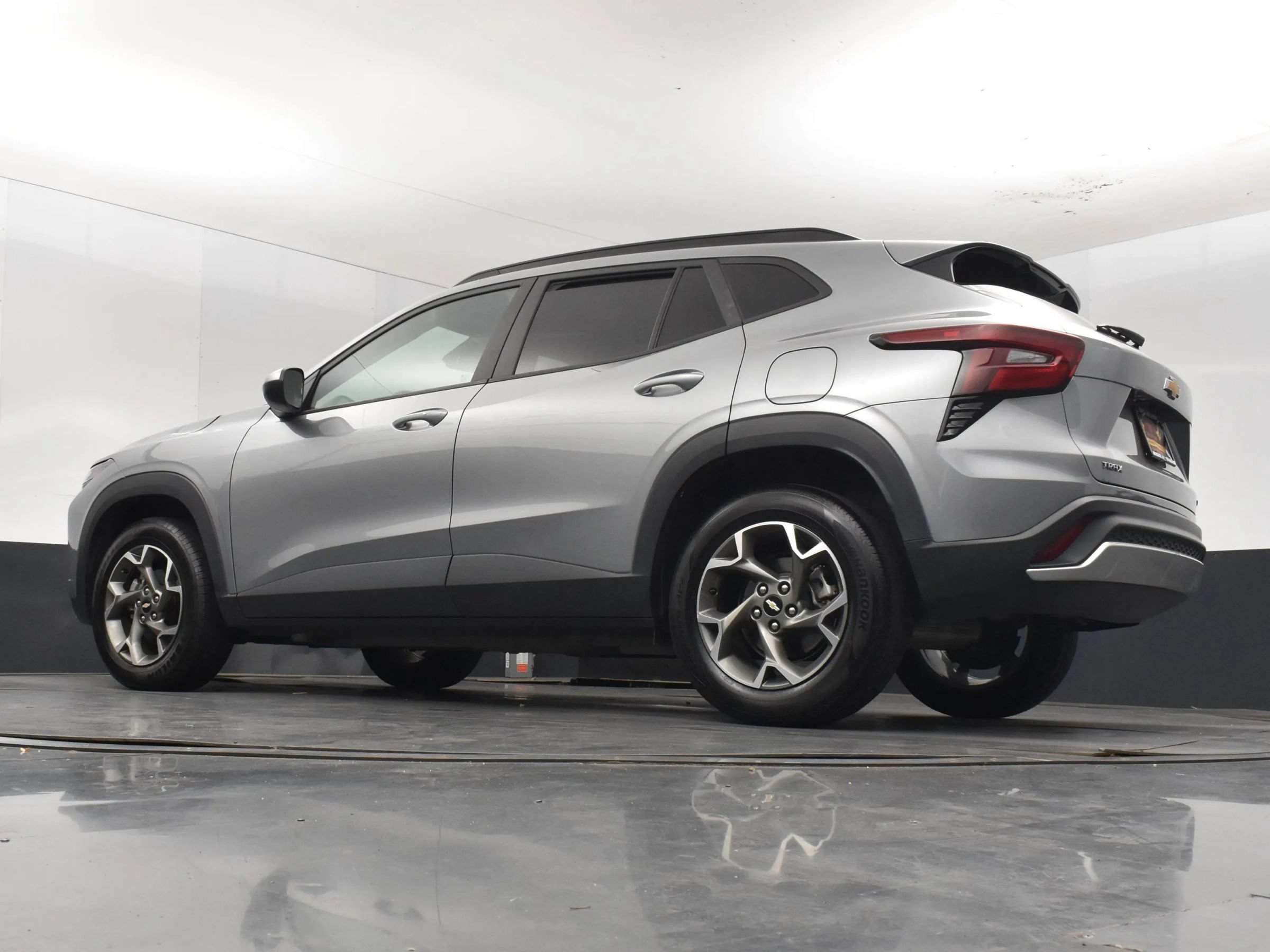 Used 2025 Chevrolet Trax LT w/ LT Convenience Package FWD image 12