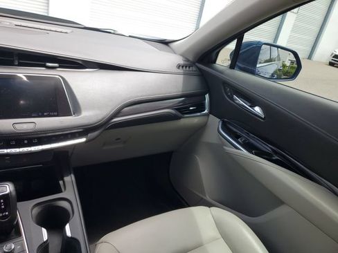 Used 2019 Cadillac XT4 Luxury FWD image 14