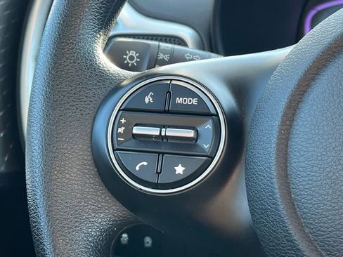 Certified 2025 Kia Soul LX w/ LX Technology Package image 30