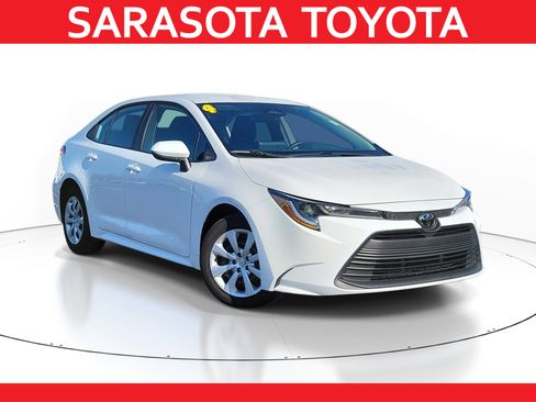 Certified 2024 Toyota Corolla LE image 1