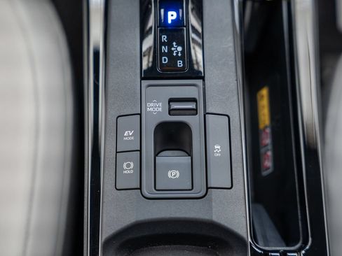Certified 2024 Toyota Prius XLE FWD image 27