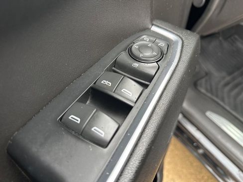 Used 2024 GMC Sierra 1500 Elevation image 9